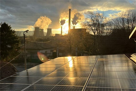 Слънчевата фотоволтаична енергия продължава да нараства, трансформирайки енергийния пейзаж